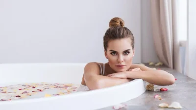 Фотомодели в ванной