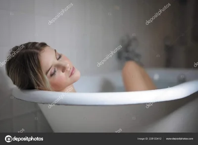 Женщина в ванной