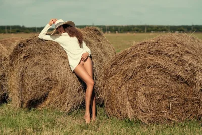 Фотосессии на поле в стиле ню