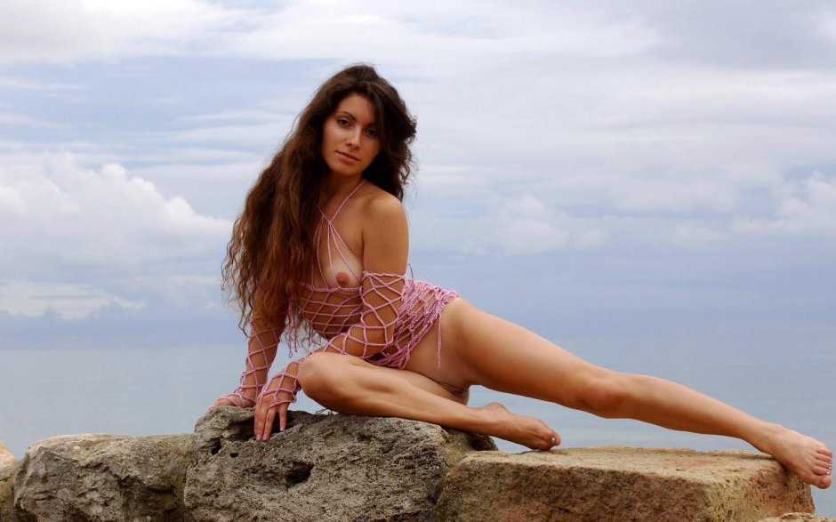 Гола девушки