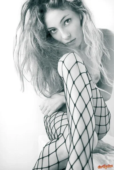 В колготках сетку