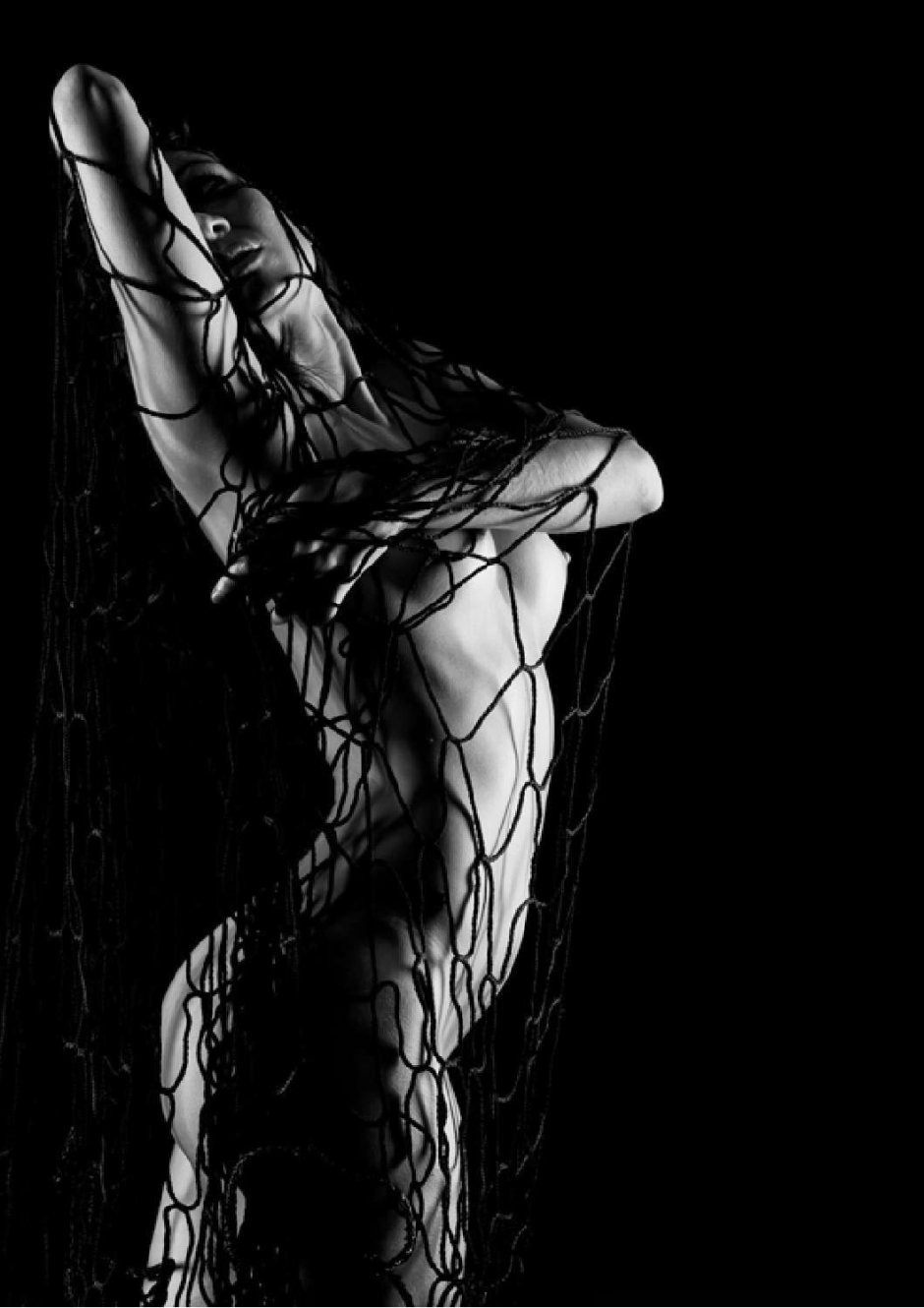 Ню черно белое