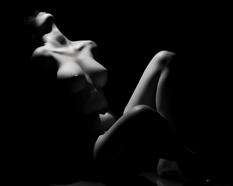 Чёрно-белые эротические