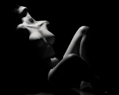 Чёрно-белые эротические