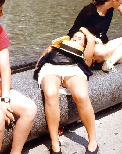 Девушка засветила трусики