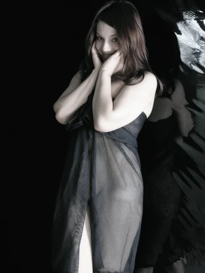 Девушка полуголая