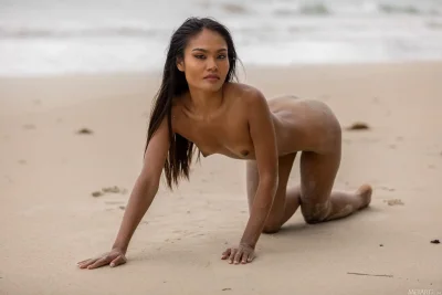 Красивые голые на пляже