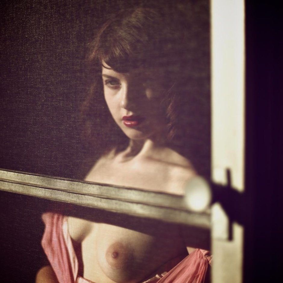 Актриса брюнетка