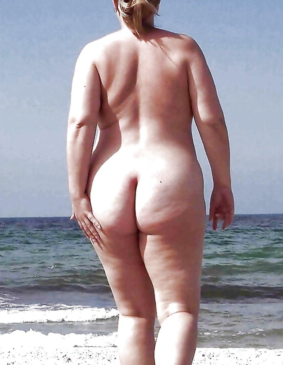 Зрелые жопы на пляже