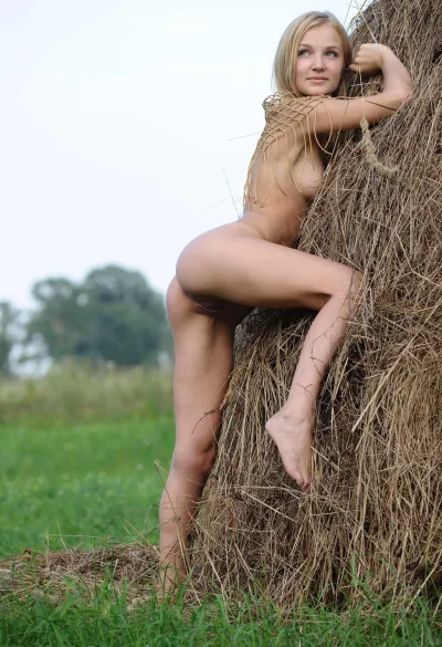 Фотосессия со стогами сена