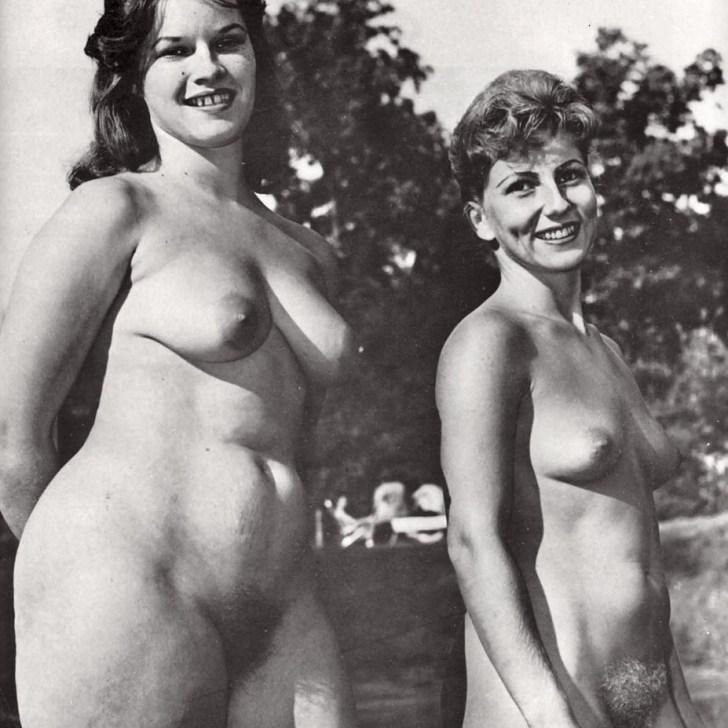 Советские женщины в купальниках