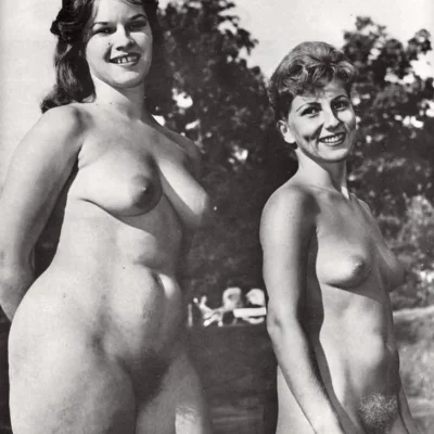 Советские женщины в купальниках