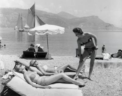 Коко шанель загорает