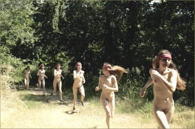 Голые девушки в лагере