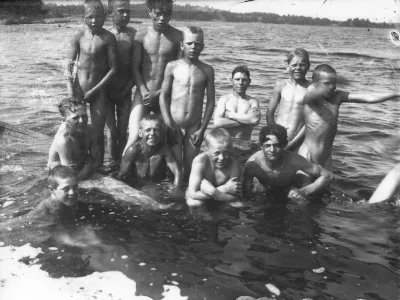 Купание в пионерском лагере