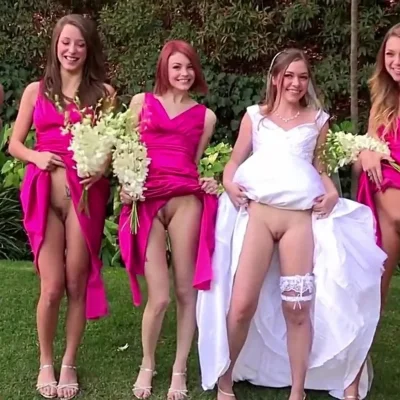 Подружки невесты без трусов