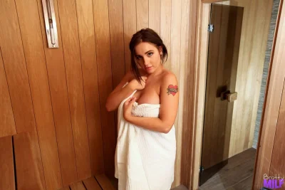 Девушка в сауне