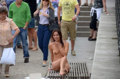Обнажение в публичных местах