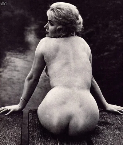 Голые дамы ретро сзади