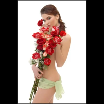 Девушка с розами
