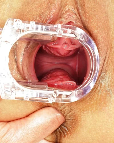 Внутри влагалища крупно