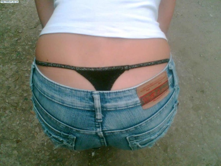 Домашние девушки в стрингах