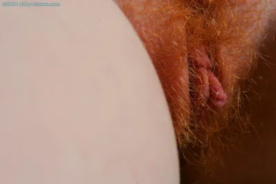 Рыжая девушка