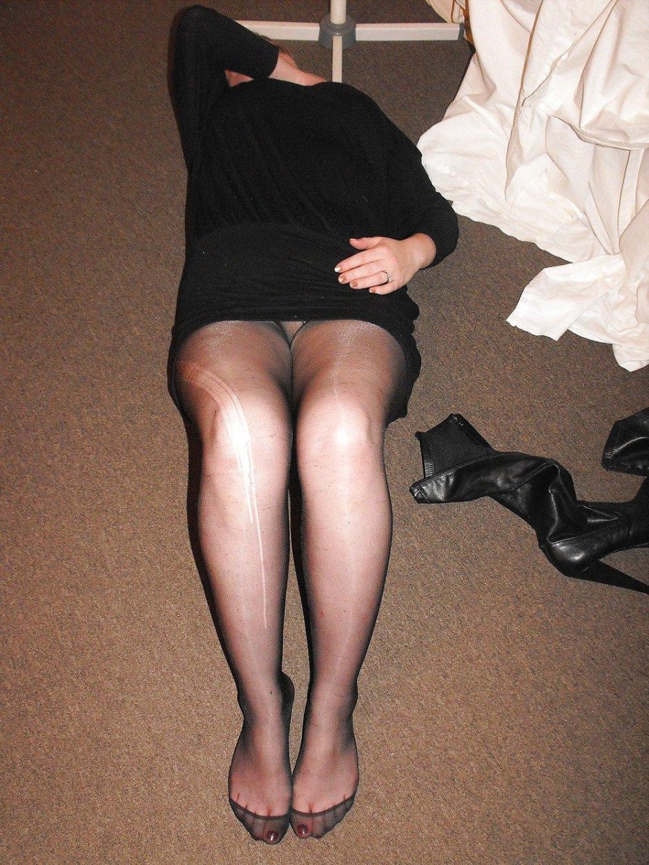 Колготки под юбкой частное