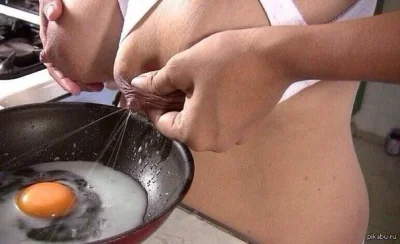 Яйца на сковороде