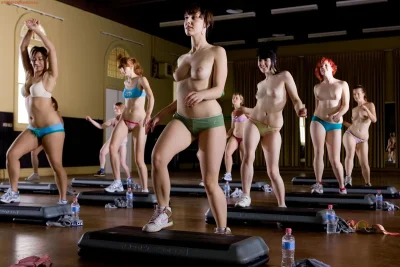 Голое занятие аэробикой