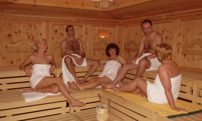Совместная баня для мужчин и женщин