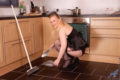 Стриптиз пожилых домохозяек