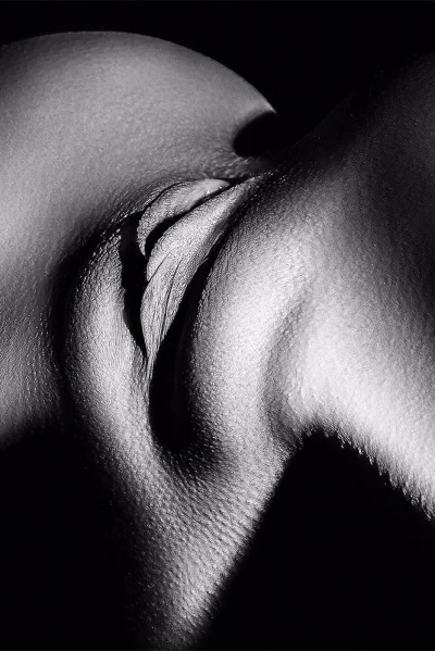 Черно белая эротика