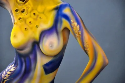 Эротический мужской бодиарт