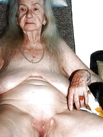 Старые дряблые голые старухи