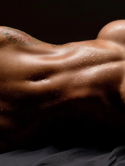 Красивое голое тело девушки