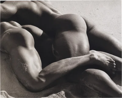 Красивое голое мужское тело