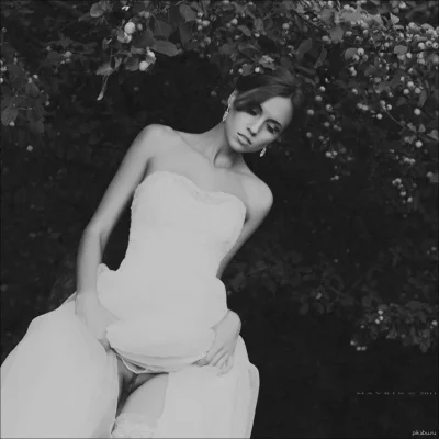 Девушки в свадебных платьях ню