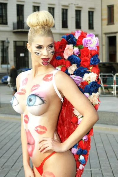 Микаела шефер