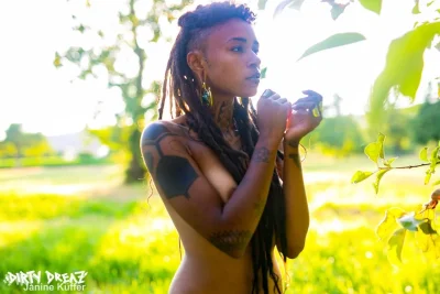 Красивая мулатка