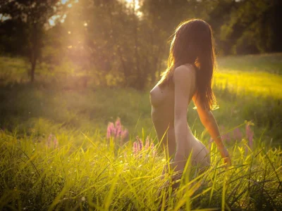 Профессиональное ню на природе