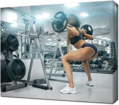 Девушка в спортзале