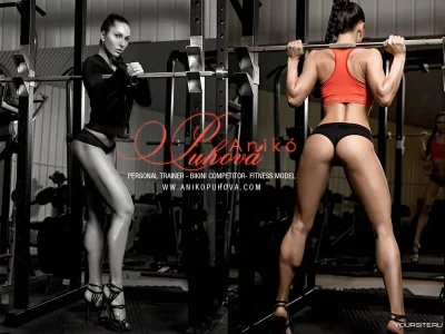 Девушка в фитнес зале