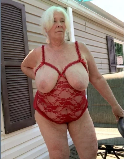 Сочная бабулька