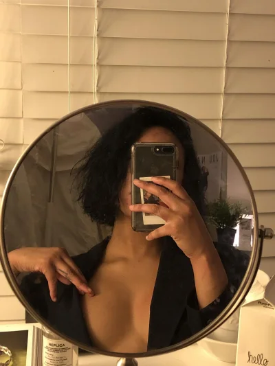 Селфи девушек в зеркале