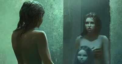 Страшное отражение в зеркале