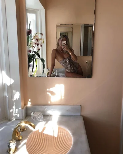 Комната с зеркалами