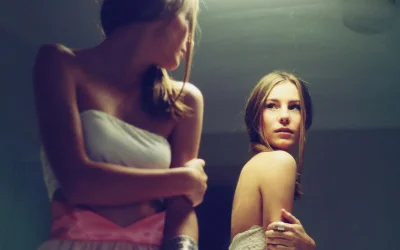 Девушка с зеркалом