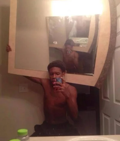 Смешные селфи в зеркале