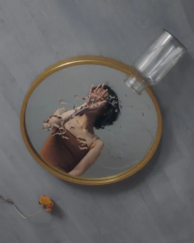 Зеркало девушки